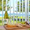 Whispering Sands Beachfront Motel