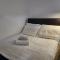 1Bed-ContactlessCheckIn-OutdoorSpace