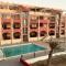 Large Townhouse close to Beach