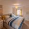 Town Centre Apartment Perfect Location with on-street parking