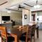 Presidential Suites 4 - Spacious condo in the heart of Flamingo, sleeps 6