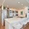 Kaleialoha 210 · KA 210 OceanFront 1BD Tropical Getaway w AC