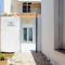 House - Sleeps 4 - Private Courtyard - Parking