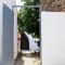 House - Sleeps 4 - Private Courtyard - Parking