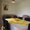2Bed Cottage Sleeps 4 - Garden Patio Pets