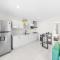 Amazing 2BR SuitePoolPatioBBQ5 min-Palm Beach