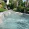"ZeeLandZon" Holiday home by the lake with Jacuzzi and Sauna
