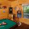 A Cloud 9 - Gorgeous Mountain Views, Outdoor Hot Tub + Game Room with Pool Table & More!