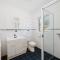 Allambie - Poolside Elegance in Mudgee Countryside