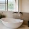 Allambie - Poolside Elegance in Mudgee Countryside