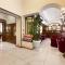 Lancaster Hotel