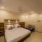 Perfectstayz Premium at Harkipauri Road - Ganga view rooftop cafe