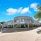 Beachfront 3-Bed with Pool & Stunning Ocean Views