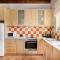 Stone Built Private villa Emerald with pool, 30m to Beach & BBQ!