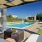 Stone Built Private villa Emerald with pool, 30m to Beach & BBQ!