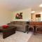 Kaleialoha 401 · KA 401 Spacious Studio w Mountain View Pool AC