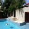 ONE LUXE JAMAICA VILLA with private pool, modern interior and secluded