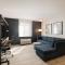 Everhome Suites Corona