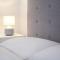 2 bed ensuite with fantastic night view and Old Trafford Stadium