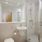 2 bed ensuite with fantastic night view and Old Trafford Stadium