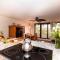 Kaleialoha 403 · Remodeled 1BD w Mountain Views Pool AC