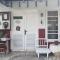 Ruma Kaca Simanindo Bed&Breakfast