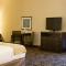 Holiday Inn Express & Suites - Cleveland Northwest by IHG