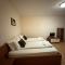 Spacious studio sleeps 4 in Flora main building 706A