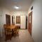 Spacious studio sleeps 4 in Flora main building 706A