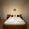 Spacious studio sleeps 4 in Flora main building 706A