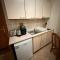 Spacious studio sleeps 4 in Flora main building 706A