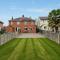 The Comfy Contractors Resort, Free Private Parking & Wifi, 7 beds