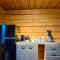 Authentic Log Cottage with Hot Tub