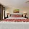 Kaleialoha 401 · KA 401 Spacious Studio w Mountain View Pool AC