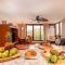 Kaleialoha 403 · Remodeled 1BD w Mountain Views Pool AC
