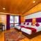 Sumitel Hotel 500 meters from Mall Road