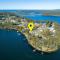 Lakeside - relaxed 3 BR waterfront retreat