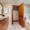 Lion Square Lodge East 313A