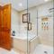 Lion Square Lodge East 313A