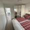 Schwimmendes Ferienhaus Antares One by Seeblick Ferien ORO, rundum Wasser, Sauna