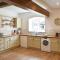Apple Tree Barn- Uk40791