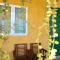 Tiny Garden House Cat Ba