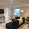 F1 Town Centre, Walk to Races! Sleeps 4