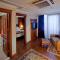 GLK PREMIER The Home Suites & Spa