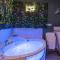 Sault Tropical - Idéal couple - Balnéo Led - Vue parc & montagne - Wifi - Stationnement gratuit - 5min à pied des bars, restaurants & commerces