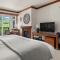 309 Studio Spruce Peak Lodge Base of Stowe Mt Resort Sleeps 4