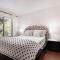 Perfect Inside Downtown Aspen Location! Romantic 1300 ft, 4 Blocks or 396 m, to AJAX or Aspen Mountain