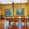 La Romane Stylish forest chalet w spa