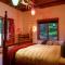 La Romane Stylish forest chalet w spa