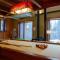 La Romane Stylish forest chalet w spa